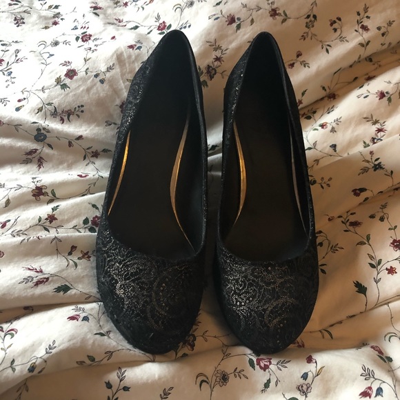 Black and gold wedges - Picture 3 of 5